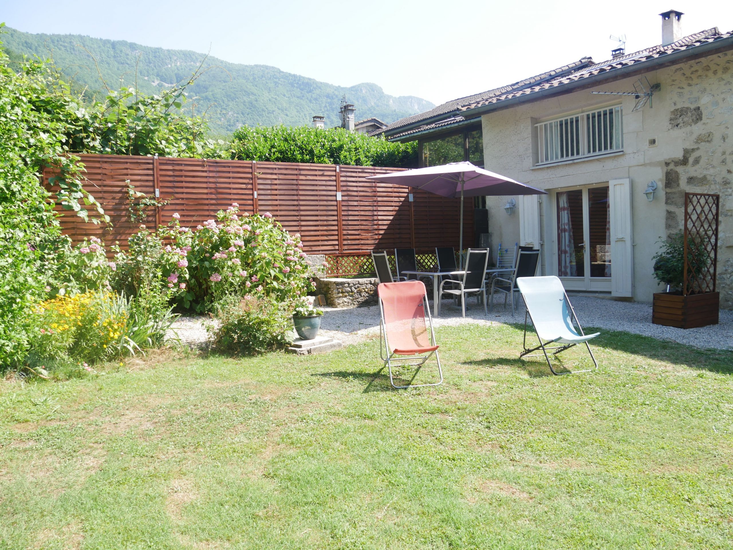 Vue terrasse gîte montagnes Vercors