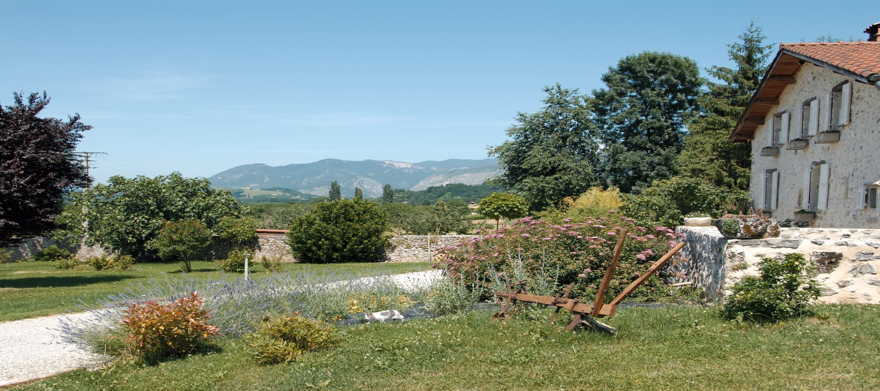 vue vers les montagnes de l'Estapade